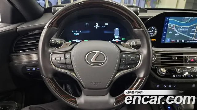 Lexus LS — Фото автомобиля 16