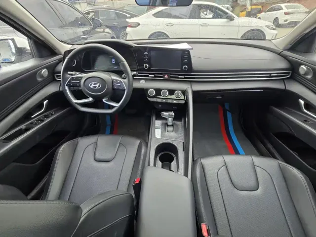 Hyundai Elantra — Фото автомобиля 10