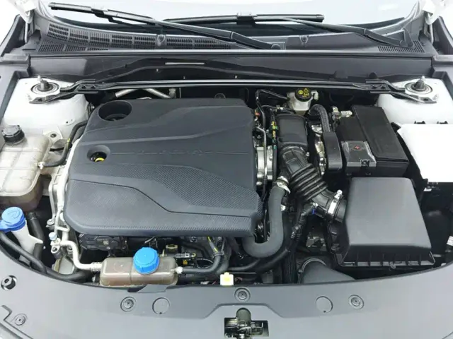 Changan Changan UNI-V 2023 1.5T Premium Edition — Фото автомобиля 10