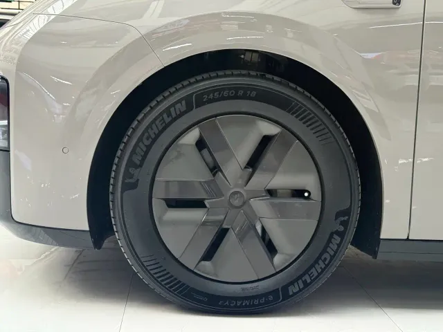 Li Auto MEGA — Фото автомобиля 9