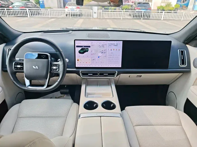 Li Auto L9 — Фото автомобиля 10