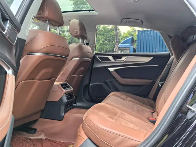 Audi A7L — Фото автомобиля 8