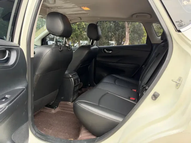 Nissan Tiida — Фото автомобиля 9