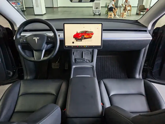 Tesla Model Y — Фото автомобиля 8