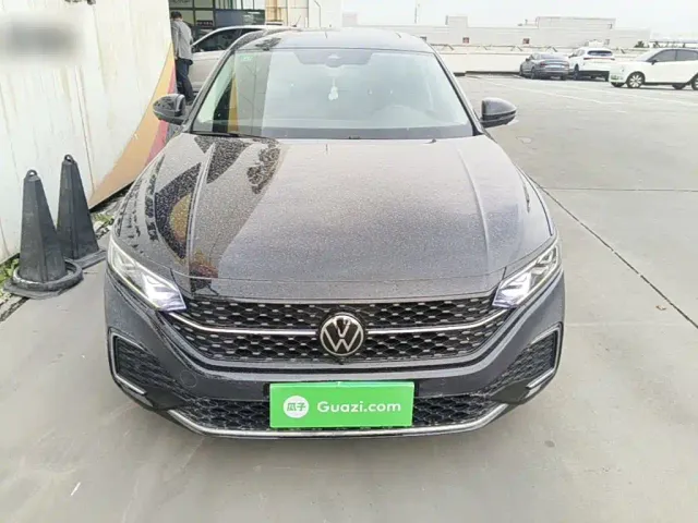 Volkswagen Passat — Фото автомобиля 2