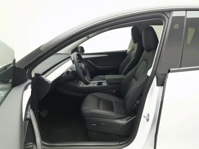 Tesla Model Y — Фото автомобиля 10