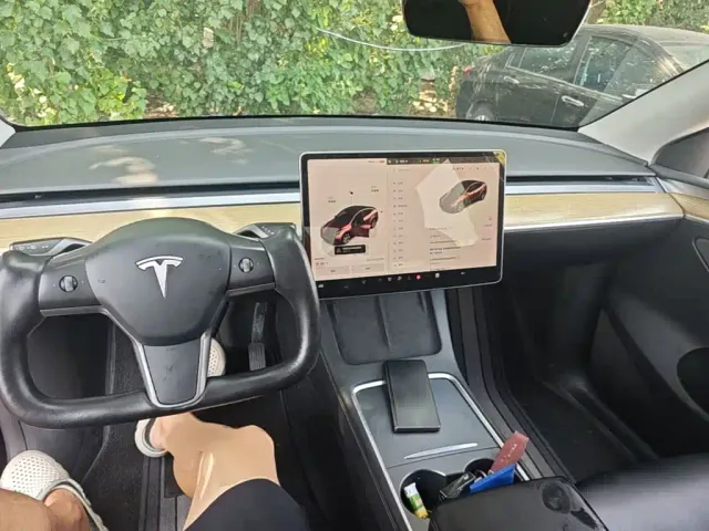 Tesla Model Y — Фото автомобиля 9