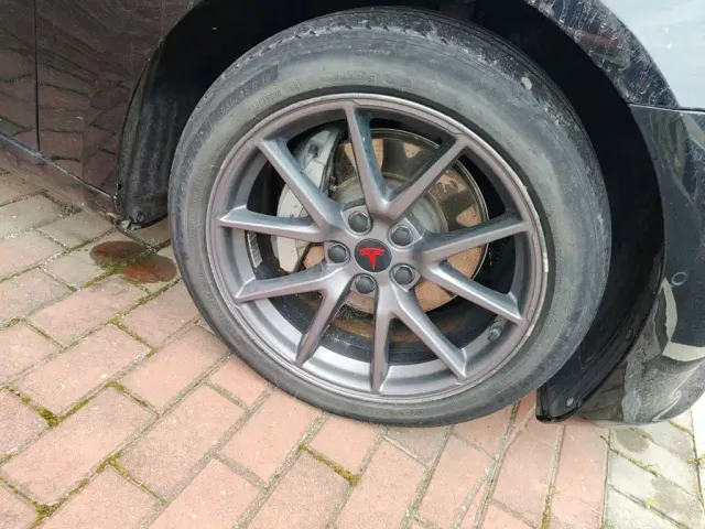 Tesla Model 3 — Фото автомобиля 23