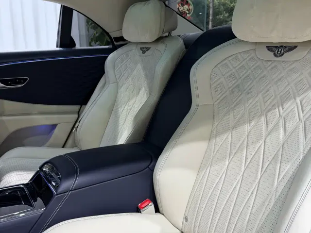 Bentley Flying Spur — Фото автомобиля 13