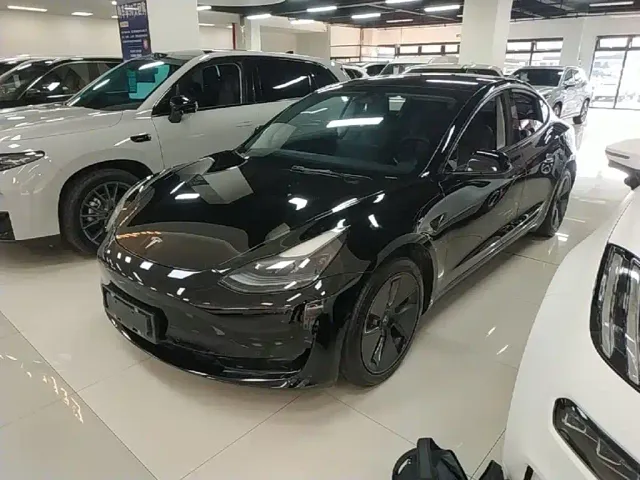 Фотография автомобиля — Tesla Model 3