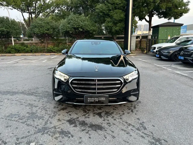Mercedes-Benz E-Class — Фото автомобиля 2