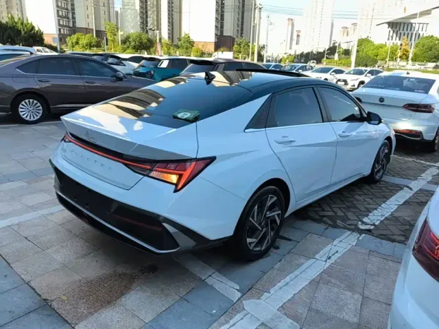 Hyundai Elantra — Фото автомобиля 6