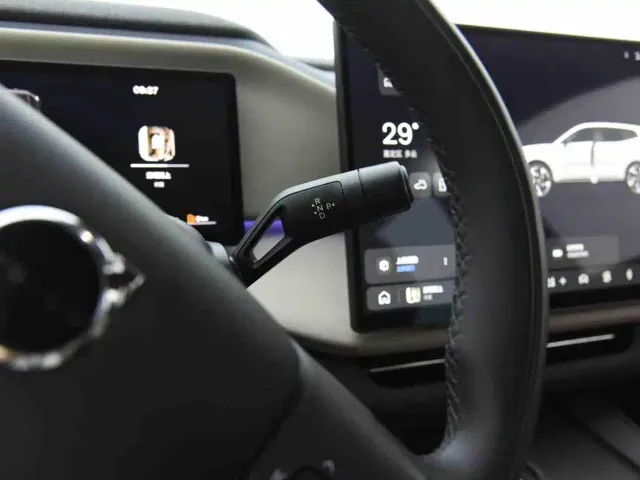 Volvo Volvo XC70 Plug-in Hybrid 2025 Standard — Фото автомобиля 12