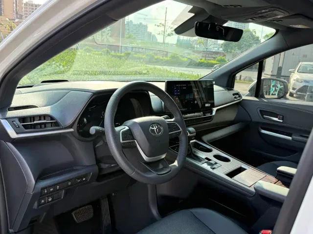 Toyota Granvia — Фото автомобиля 14