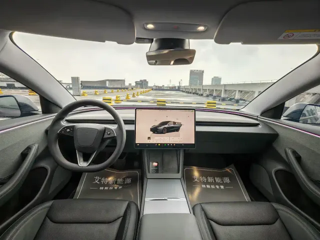 Tesla Model 3 — Фото автомобиля 14