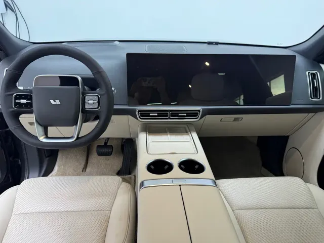 Li Auto L9 — Фото автомобиля 11