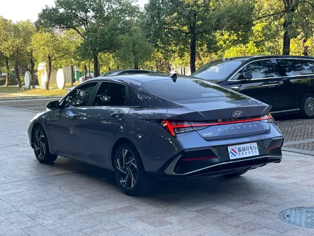 Hyundai Elantra — Фото автомобиля 9