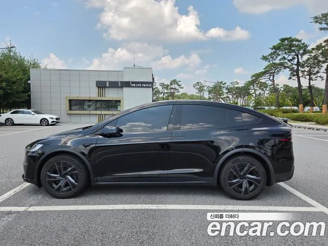 Tesla Model X — Фото автомобиля 4