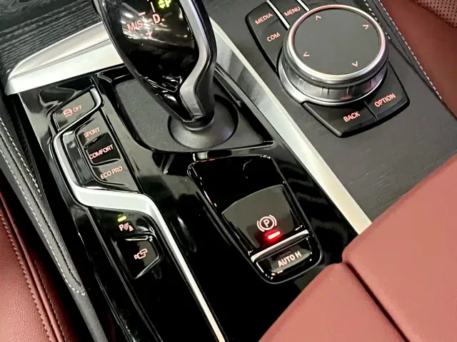 BMW 5 Series — Фото автомобиля 10