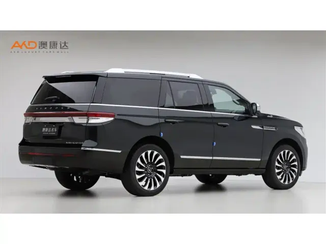 Lincoln Navigator — Фото автомобиля 3