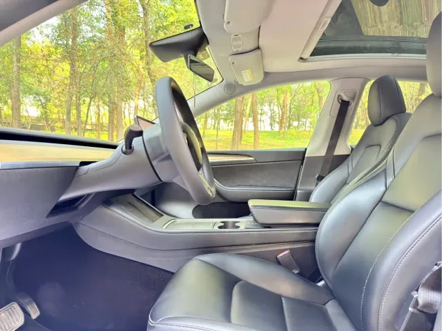 Tesla Model Y — Фото автомобиля 8