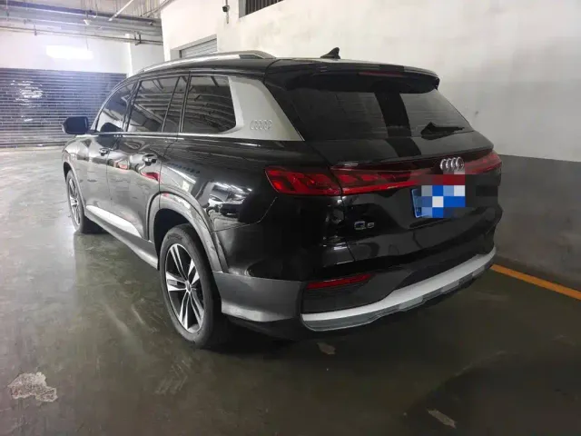 Audi Audi Q6 2024 40 TFSI quattro Cloud View Yulin Package 7-seater — Фото автомобиля 3