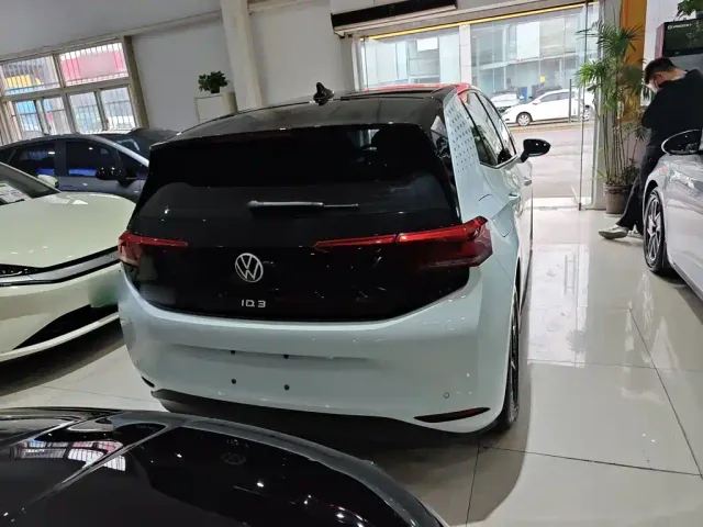 Volkswagen ID.3 — Фото автомобиля 9