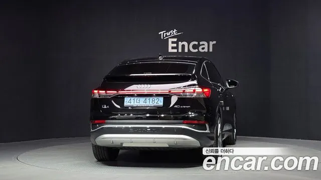 Audi Q4 e-tron — Фото автомобиля 4