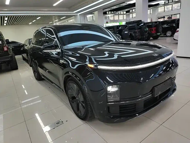 Li Auto L8 — Фото автомобиля 3