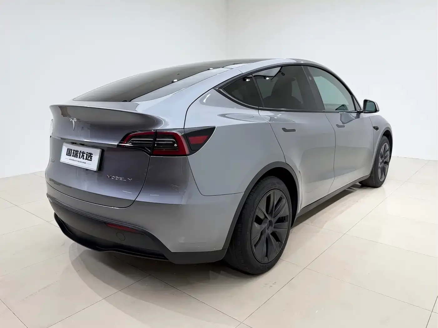 Tesla Model Y 2024 Rear-Wheel Drive Version — Фото автомобиля 4