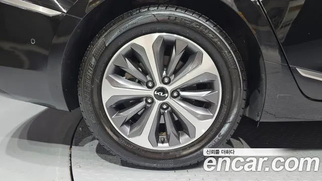 Kia K8 Hybrid — Фото автомобиля 5