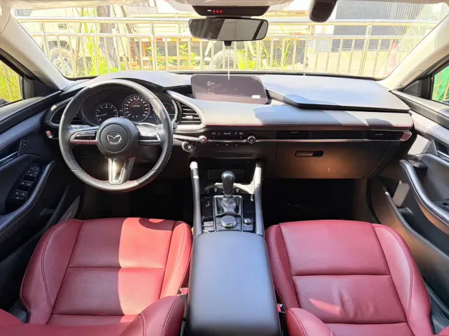 Mazda Axela — Фото автомобиля 11
