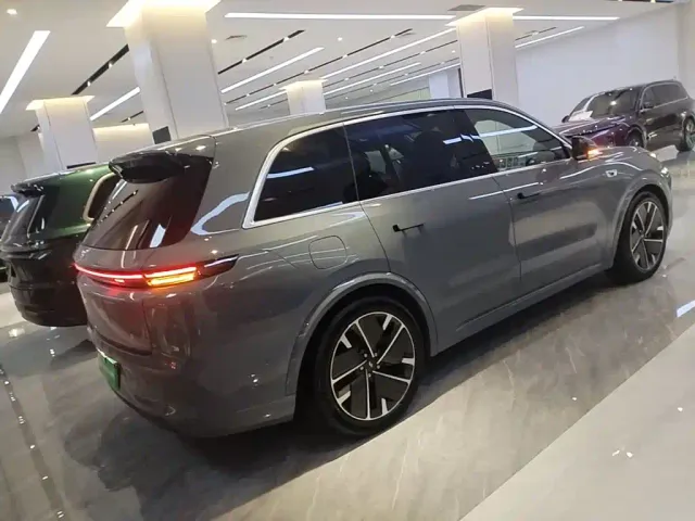 Li Auto L8 — Фото автомобиля 6