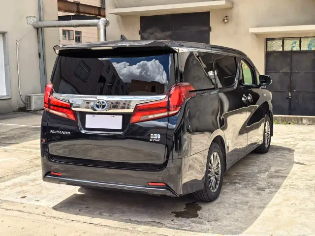 Toyota Alphard — Фото автомобиля 30