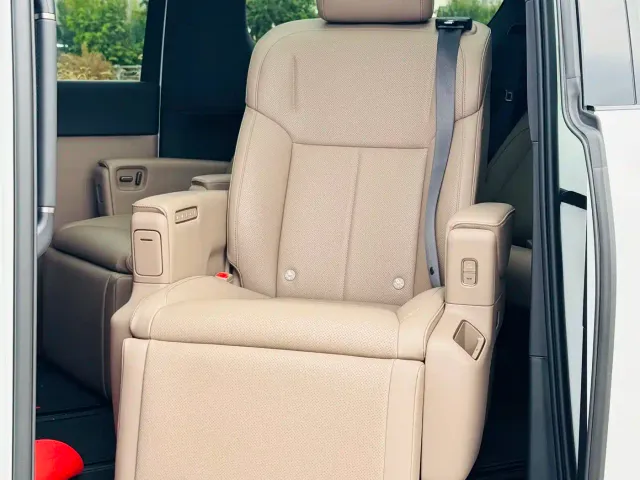Li Auto MEGA — Фото автомобиля 5