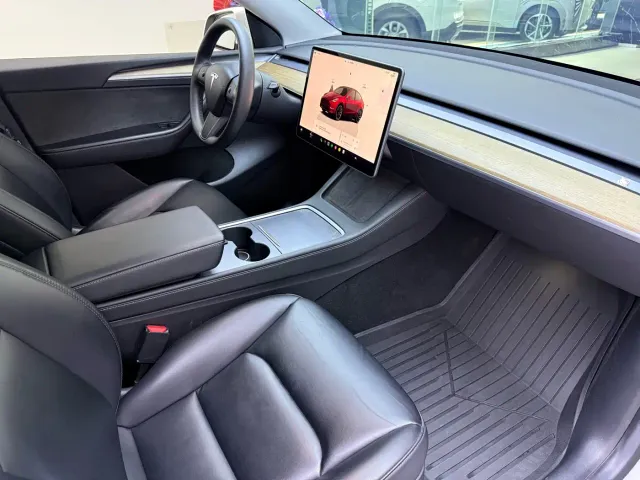 Tesla Model Y — Фото автомобиля 15