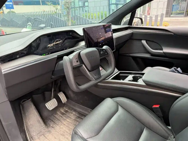 Tesla Model X — Фото автомобиля 7