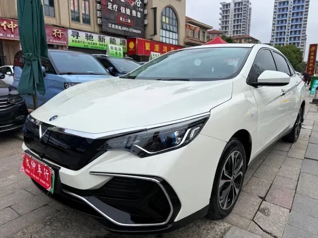 Фотография автомобиля — Venucia D60 EV