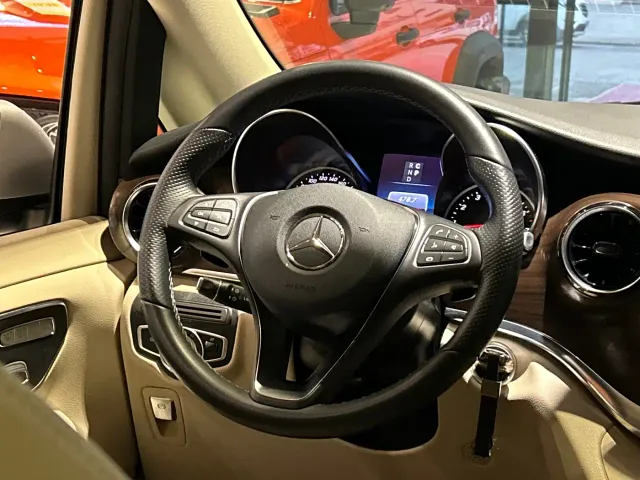 Mercedes-Benz V-Class — Фото автомобиля 23