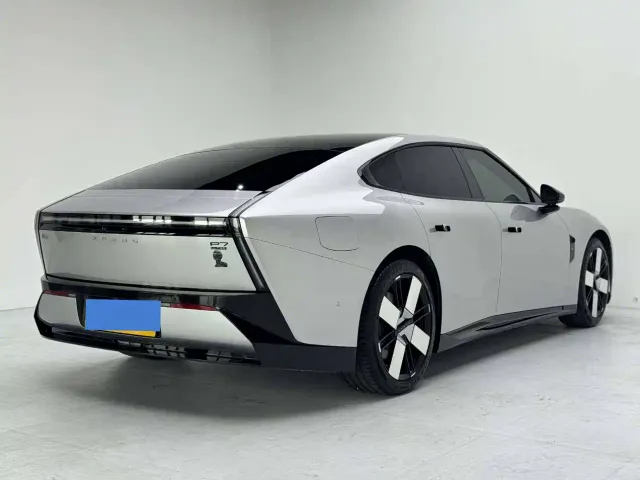 Xpeng P7 — Фото автомобиля 12