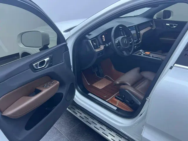 Volvo XC60 — Фото автомобиля 5