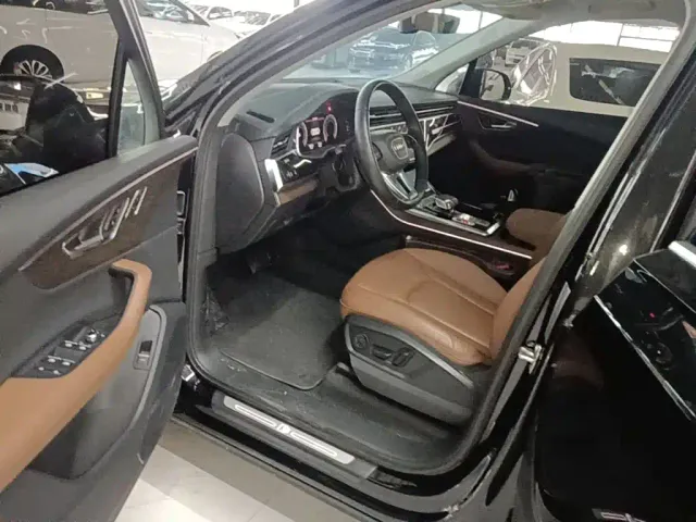 Audi Q7 — Фото автомобиля 15