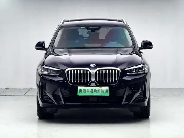 BMW iX3 — Фото автомобиля 2