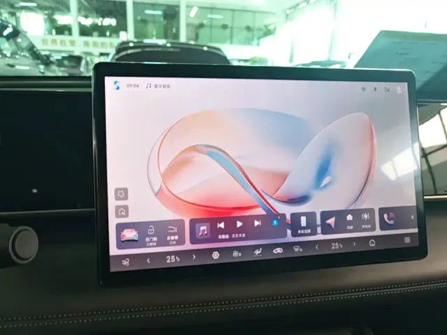 BYD Qin L — Фото автомобиля 12