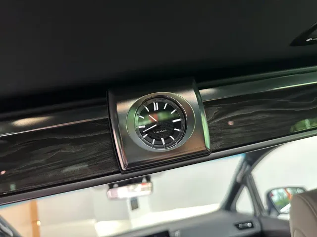 Lexus LM — Фото автомобиля 21