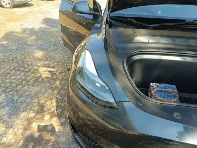 Tesla Model Y — Фото автомобиля 7