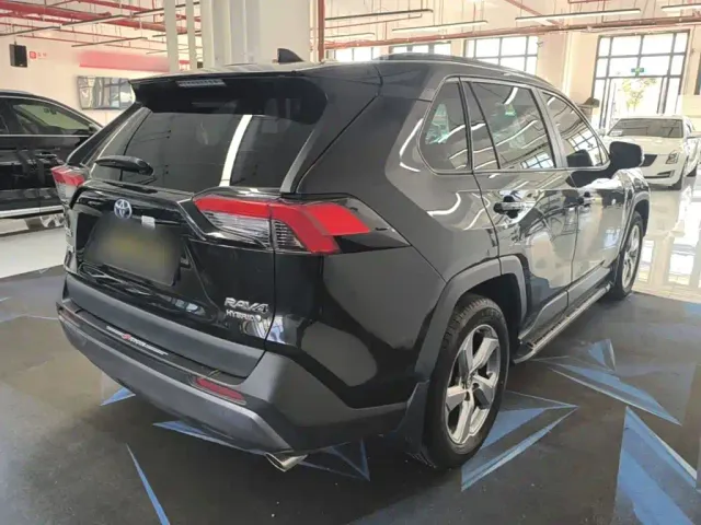 Toyota RAV4 — Фото автомобиля 6