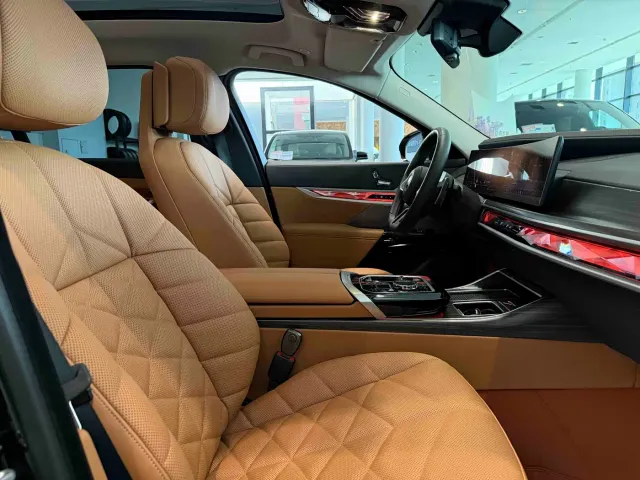 BMW 7 Series — Фото автомобиля 23