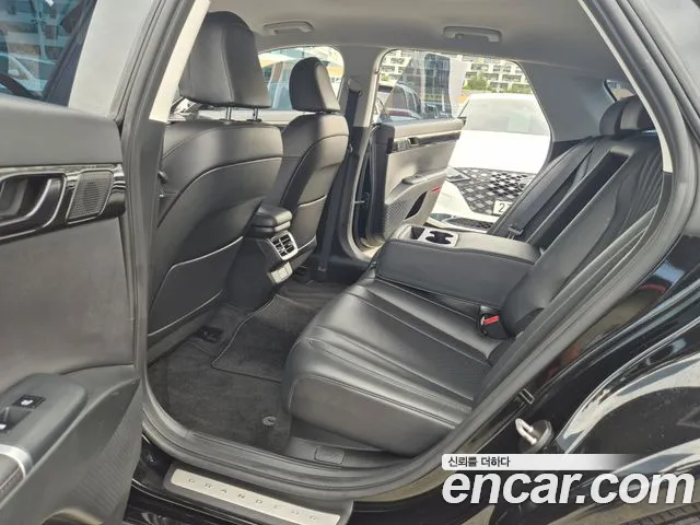 Hyundai Grandeur Grandeur (GN7) 2.5 Бензин 2WD — Фото автомобиля 11