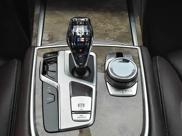 BMW 7 Series — Фото автомобиля 13